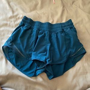 Lululemon hotty hot shorts turquoise size 4